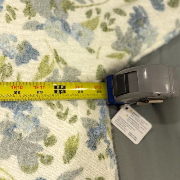 Bundle 2 Joie Floral Sweaters - Picture 11 of 11